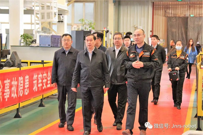 自治區(qū)黨委常委、常務(wù)副主席張超超一行參觀(guān)調(diào)研巨能機(jī)器人
